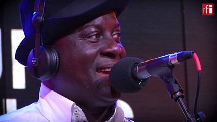 Patrick Ruffino interprète "Adjé Da To" en live