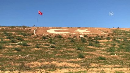 Sınır Mahallesinde Taşla 100 Metrekarelik Türk Bayrağı Yaptı