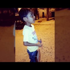 इस छोटे से बच्चे ने बजाया ढोल आप देखते रह जाएंगे