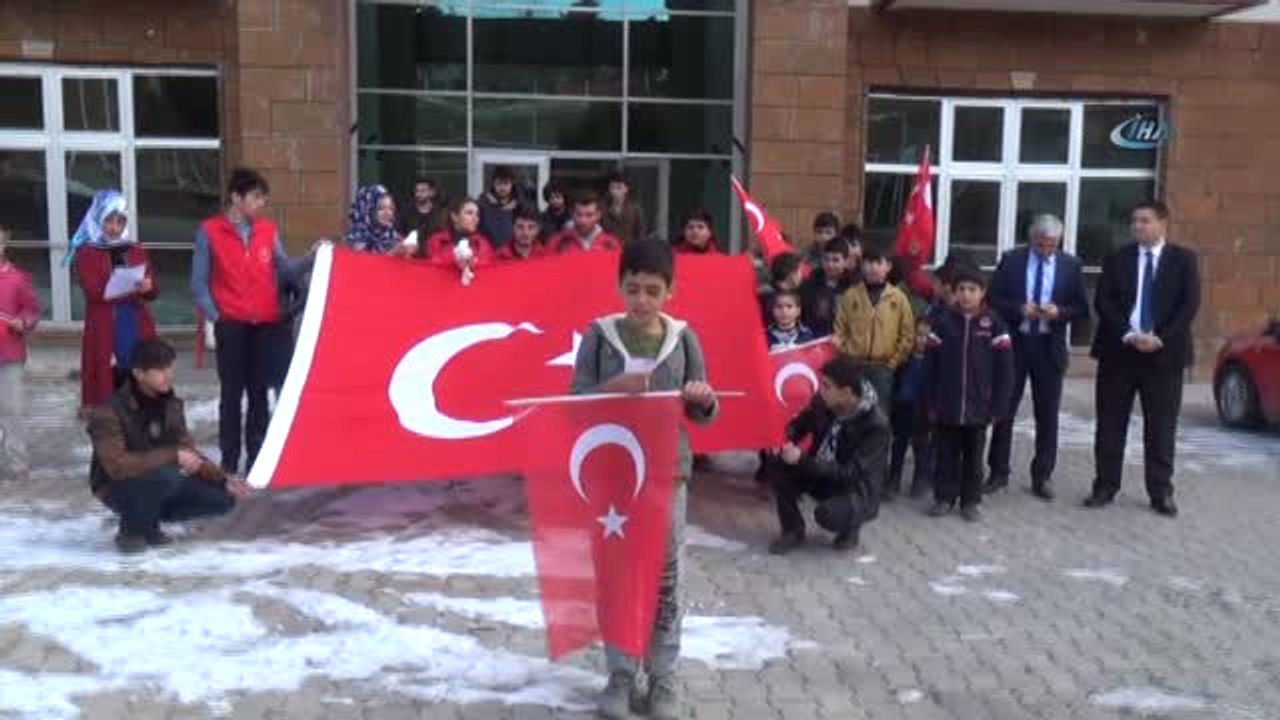 Ahlatlı Gençler Güvercinlerin Ayaklarına Bağladıkları Mektupları Mehmetçiğe Gönderdi