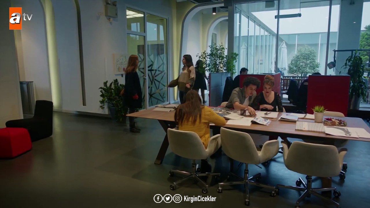 Cemre yüzünden işten kovulan Tuna! - Kırgın Çiçekler 107.Bölüm