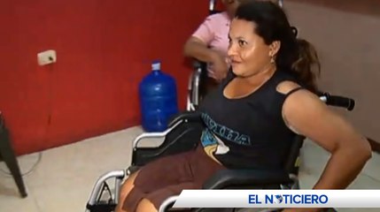 "Enfermedad de los huesos de cristal" no impide cumplir anhelos a esta señora