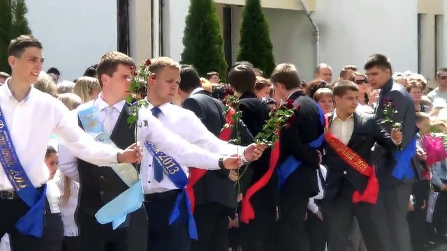 Самый трогательный выпускной вальс и шикарный флешмоб. СШ №20