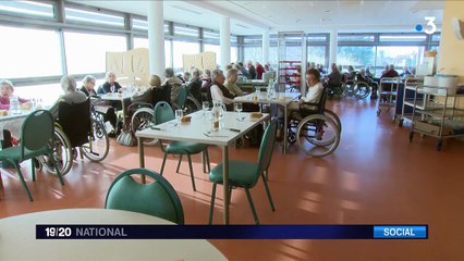 DOCUMENT FRANCE 3. Douches occasionnelles, paroles blessantes, repas expédiés... On a passé une journée dans un Ehpad en manque de personnel