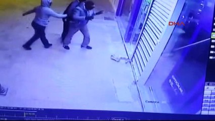 Saniyeler İçinde Telefon Bayisini Soydular