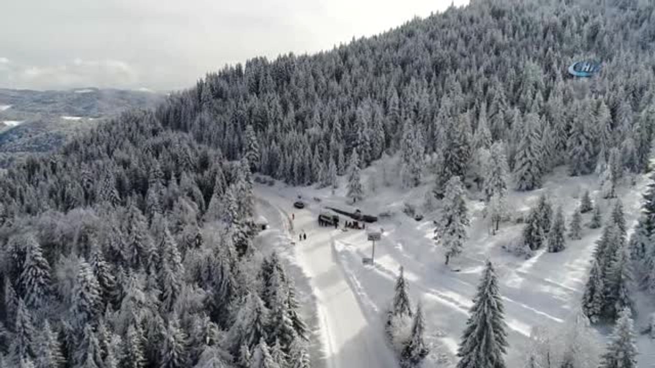 Doğa Harikası Yaylada Piknik ve Kayak Keyfi Havadan Görüntülendi
