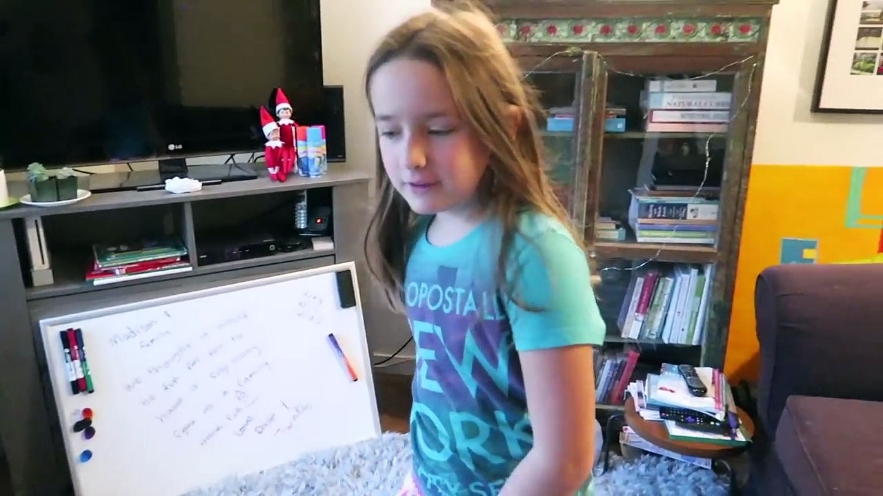 SiLLY STRiNG FiGHT Elf on the Shelf Day 22