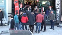 Adana Camını Kırdıkları Otomobilden 35 Bin Euro Çaldılar