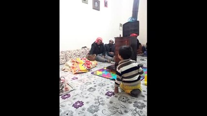 Yeni Doğan Buzağı Donmasın Diye Evde Beslediler