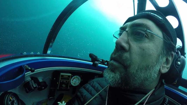 L'acteur Javier Bardem explore l'Antarctique avec un sous-marin de Greenpeace