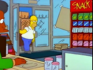 Homer Simpson - Estoy bajo de moral Apu. Te quedan de esas cervezas con golosinas flotando?