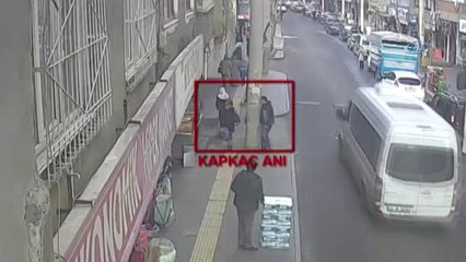 O Anlar Kamerada! Konuştuğu Telefonu Kulağından Çaldılar