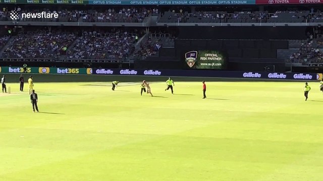 Streaker invades pitch during England vs Australia in Perth