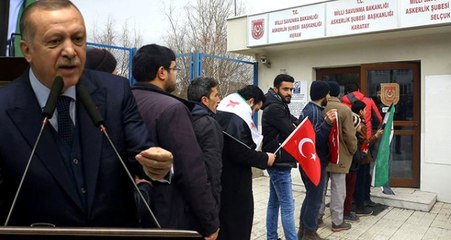 Suriyelilerin Askerlik Şubesinin Önünde Toplanmalarına Erdoğan'dan İlk Yorum: Eğitim Lazım