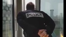 Quand un policier s’amuse à troller des détenus