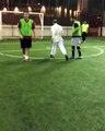 الفنان طارق العلي يحكم في مباراة كرة قدم