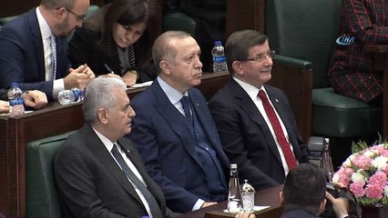 Cumhurbaşkanı Erdoğan, Yıldırım ve Davutoğlu ile yan yana oturdu