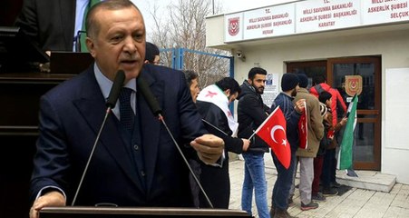 Suriyelilerin Askerlik Şubesinin Önünde Toplanmalarına Erdoğan'dan İlk Yorum: Eğitim Lazım