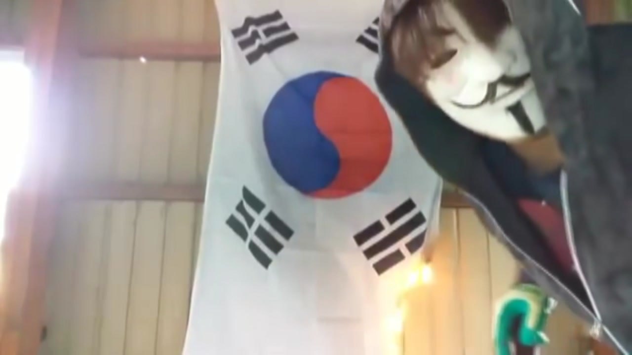 [영상] 日 유튜버, 태극기 불태우며 "한국인 원숭이" / YTN