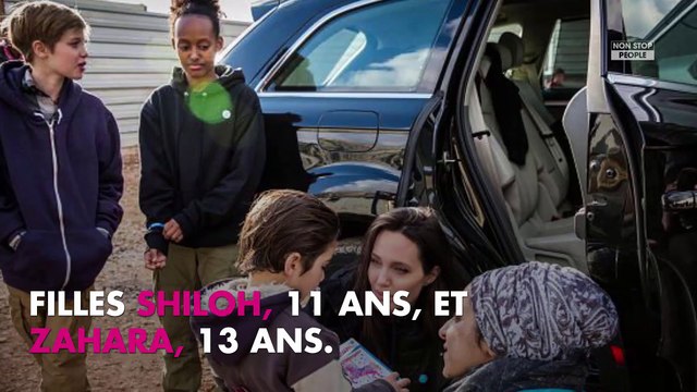 Angelina Jolie avec ses filles Shiloh et Zahara dans un camp de réfugiés syriens