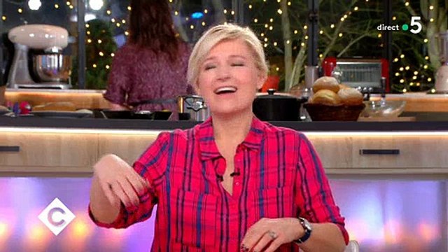 Malade, Patrick Cohen quitte le plateau de C à vous avant la fin - VIDEO