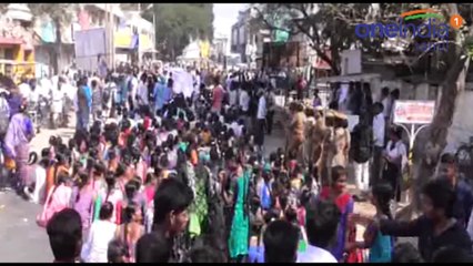 மாணவர்கள் மீது போலீஸ் தடியடி..வேலூரில் பரபரப்பு- வீடியோ