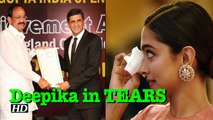 Deepika in TEARS as dad receives Lifetime Award