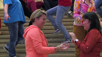 +Descente des marches_manege Chaillot_communauté des femmes Orange_Prue lang_ fev 2014_LAST_720p