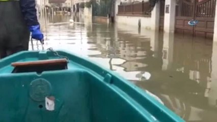 Paris'te Seine Nehri Taşma Sınırına Geldi