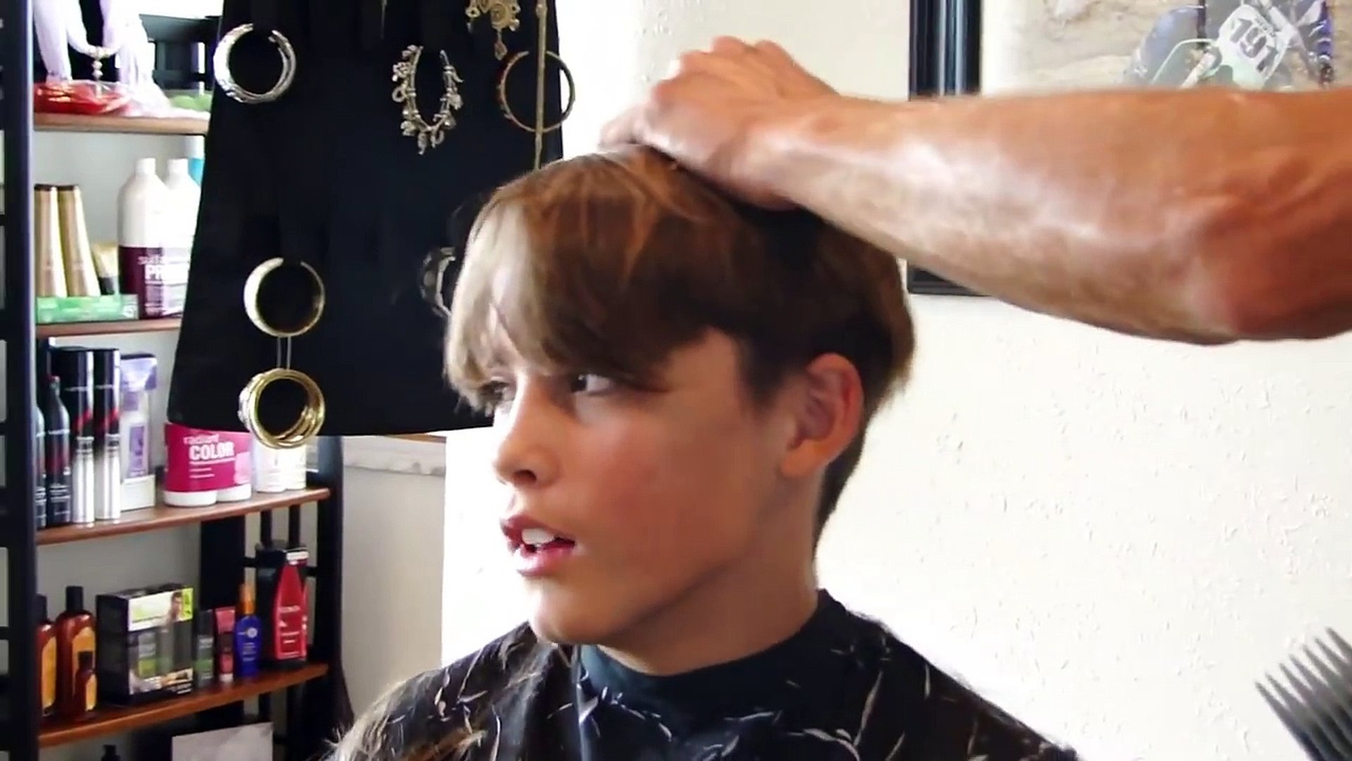 Long Haired Boy Getting A Nice Short Haircut HD - Vídeo Dailymotion