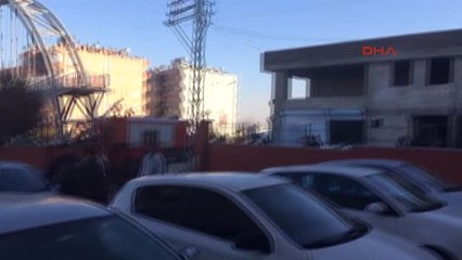 Kilis'te 2 Katlı İnşaat Duvarına Roket Düştü