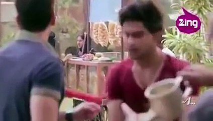 Aise na mujhe tum dekho seene se laga loonga