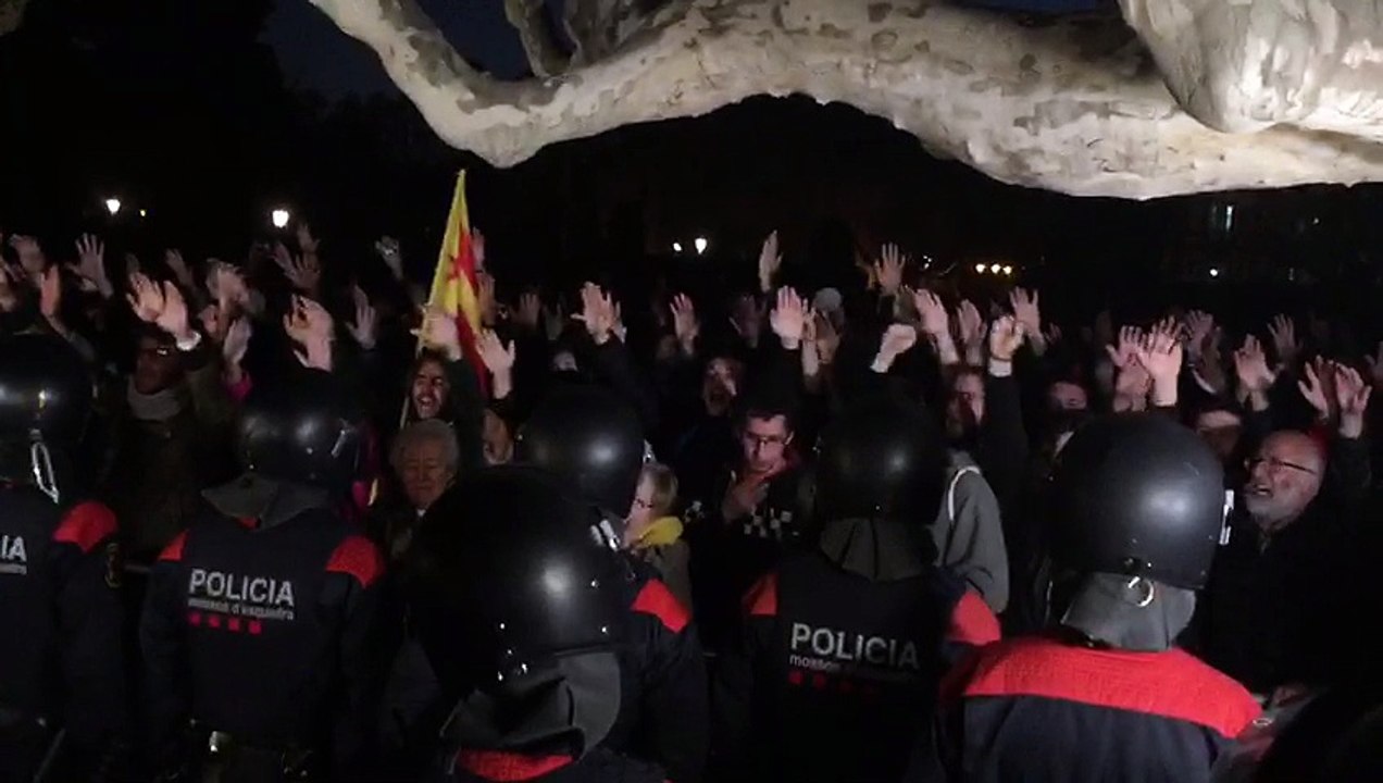 Crits d''Els carrers seran sempre nostres' davant el parlament