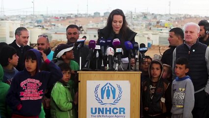 Brigitte Macron accueille Angelina Jolie à l'Elysée