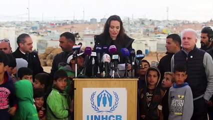 Brigitte Macron accueille Angelina Jolie à l'Elysée