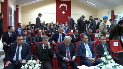 Vali Güzeloğlu, Hazro’da muhtarla bir araya geldi