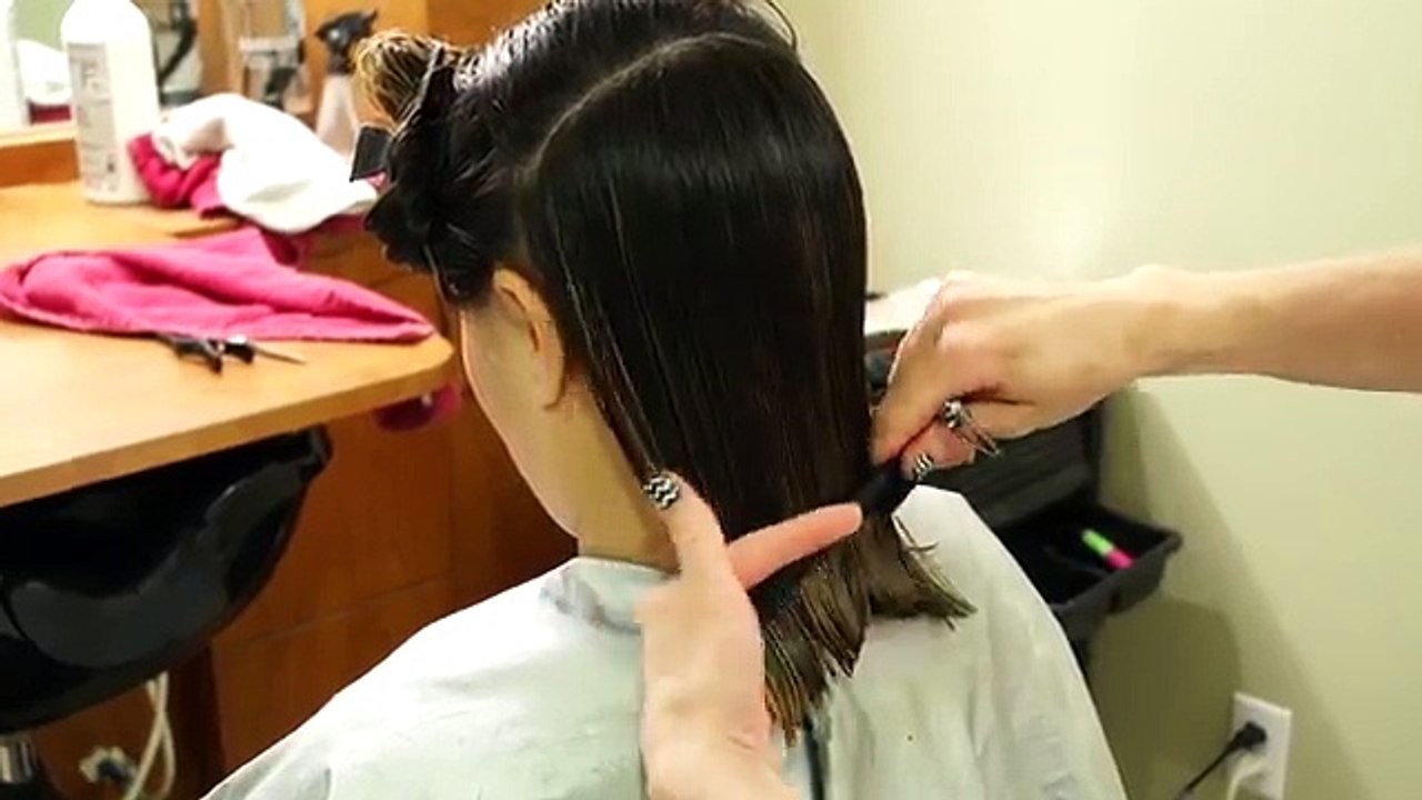 How To Cut a Textured Bob // Short Haircuts for women – Видео Dailymotion