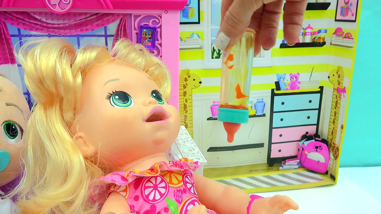 Training Babies - Babysitting The Boss Baby Talking Movie Doll + Baby Alive