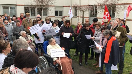 Grève en chanson à l’Ehpad Les Corolles à Ancenis.