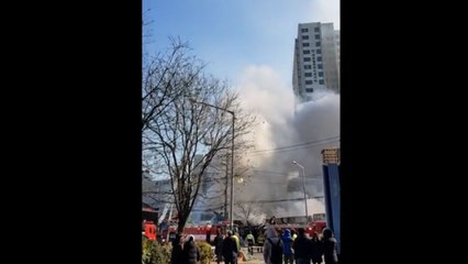 서울 문래동 시장 입구 큰불...진화 중 / YTN