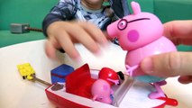Paulinho Brincando com Lancha da Peppa Pig de Brinquedos