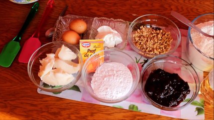 Cornulete cu gem de prune si nuca