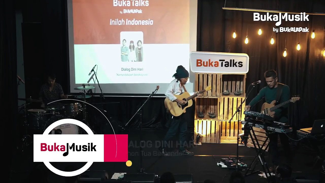 Dialog Dini Hari - Pohon Tua Bersandar (Live Performance)   BukaMusik