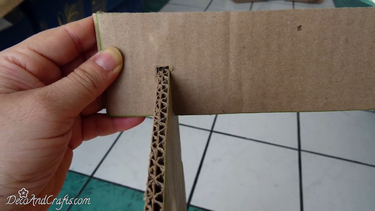 Hacer un Mueble de cartón con apariencia de madera DIY - DecoAndCrafts
