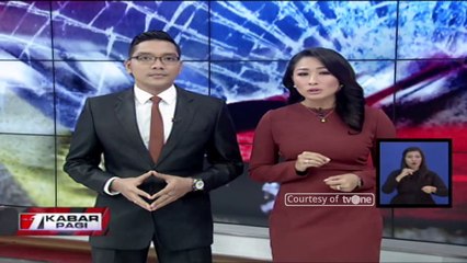 Truk Trailer Bermuatan Paku Bumi Terguling di Pelabuhan Tanjung Priok