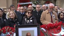 Eski Başkan Kolcuoğlu İçin İstanbul Barosu Önünde Tören Düzenlendi