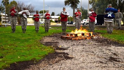 İncirlik'te emekli edilen ABD bayrağı askerler tarafından yakıldı