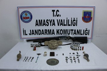Tarla Sürerken Bulduğu Hazineyi Satmaya Çalışırken Yakalandı