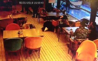 Dehşet Anları Kamerada! Magandalar Pompalıyla Mekan Basıp Genç Kızı Başından Yaraladı