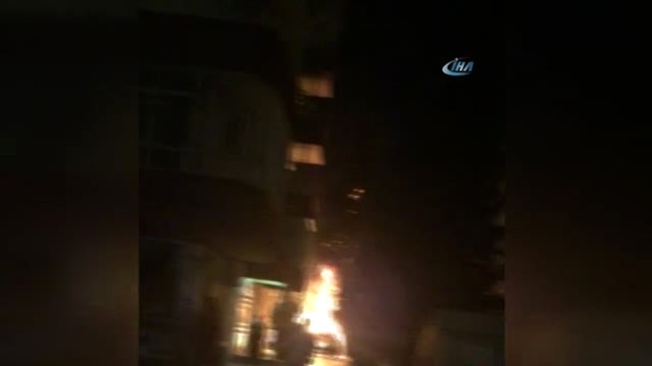 Yanan Otomobilin Patlama Anı Kamerada
